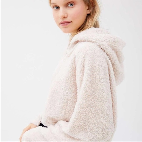 😊🧸Urban Outfitters Teddy Jacket Fleece Hooded Long Sleeve Cropped 🧸😊~ med - Picture 4 of 13